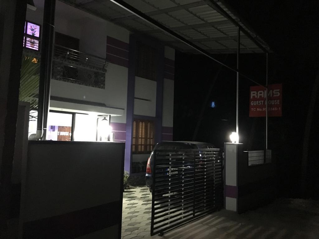Rams Guest House Near Lulu Mall Thiruvananthapuram Bagian luar foto