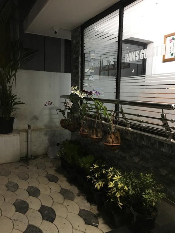 Rams Guest House Near Lulu Mall Thiruvananthapuram Bagian luar foto